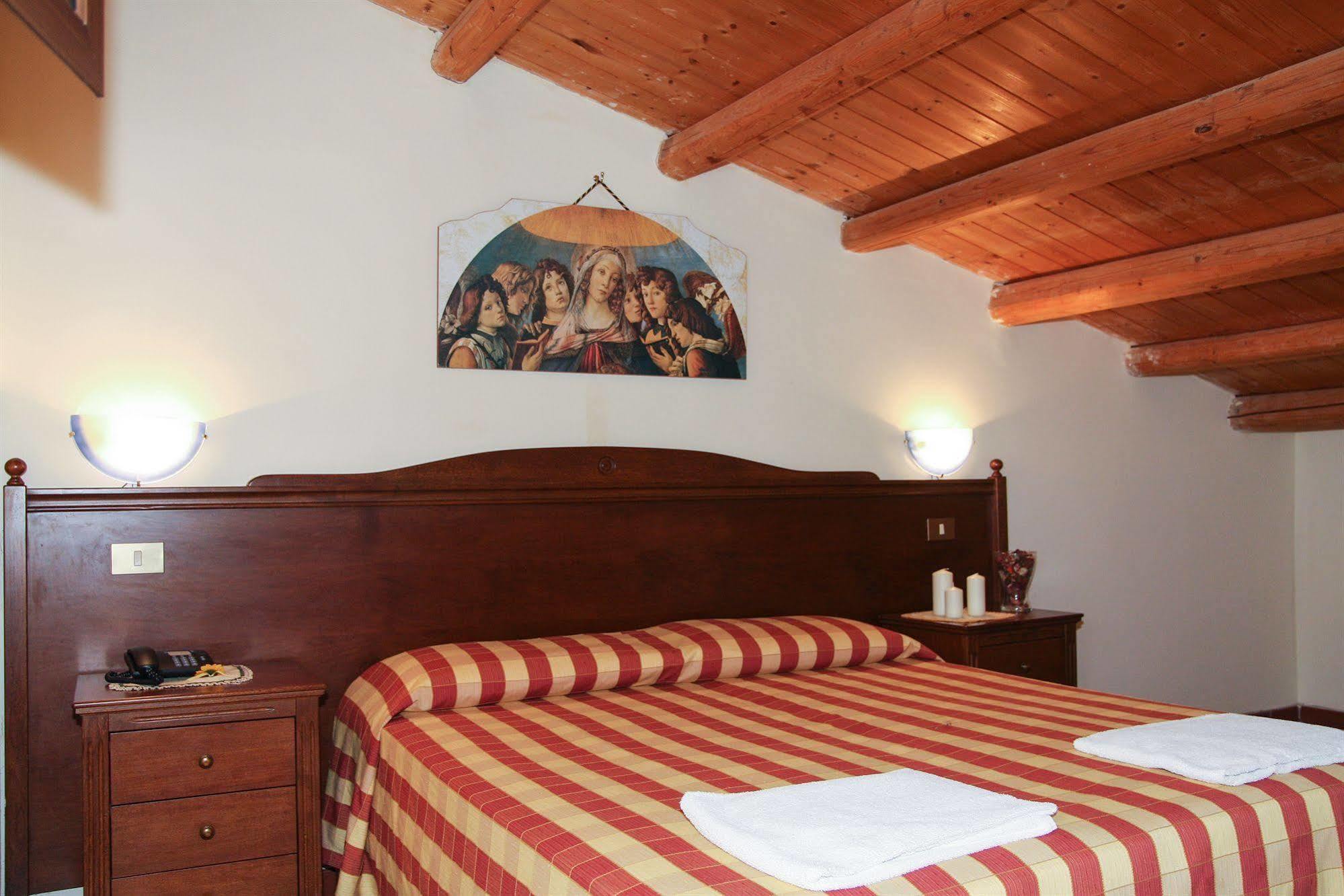 Grotticelli 3* Scopello (Sicily)